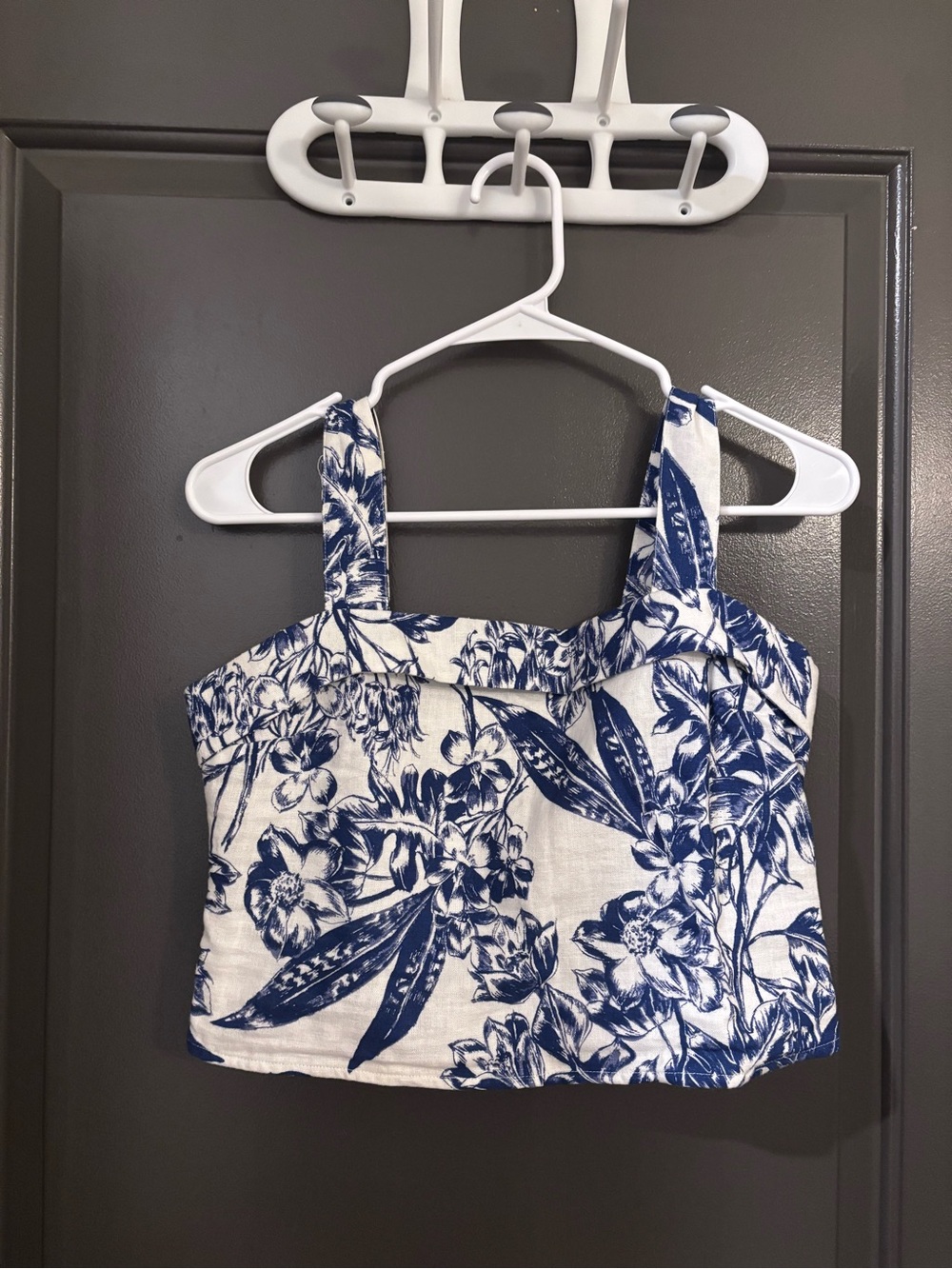Abercrombie & Fitch White and Blue Floral Crop Tank